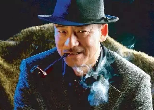 《大江大河》梁思申的外公,如今沦落街头开出租?曾患小儿麻痹症