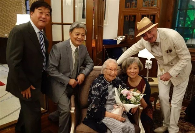 《大江大河》梁思申的外公,如今沦落街头开出租?曾患小儿麻痹症