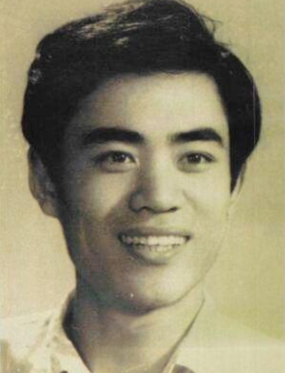 老戏骨陈宝国与妻子相爱47年零绯闻儿子一句话让他泪目
