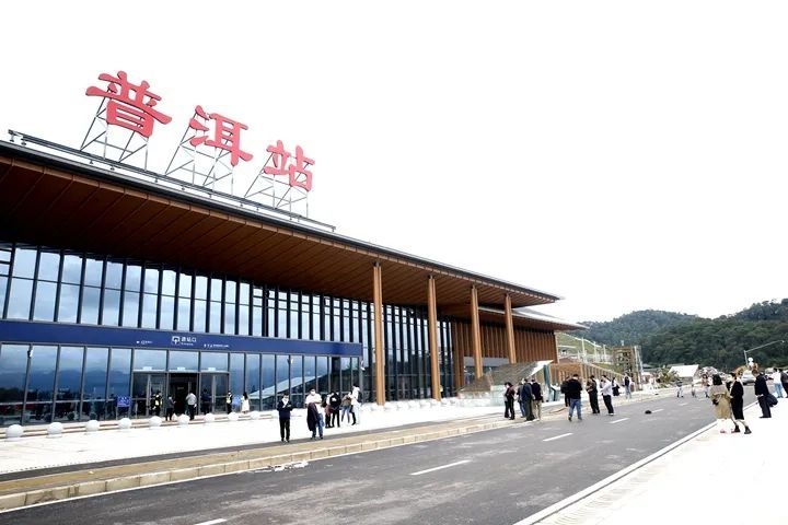 开行至墨江站这一段路程,体验乘坐了中老铁路从普洱站普洱市80余名