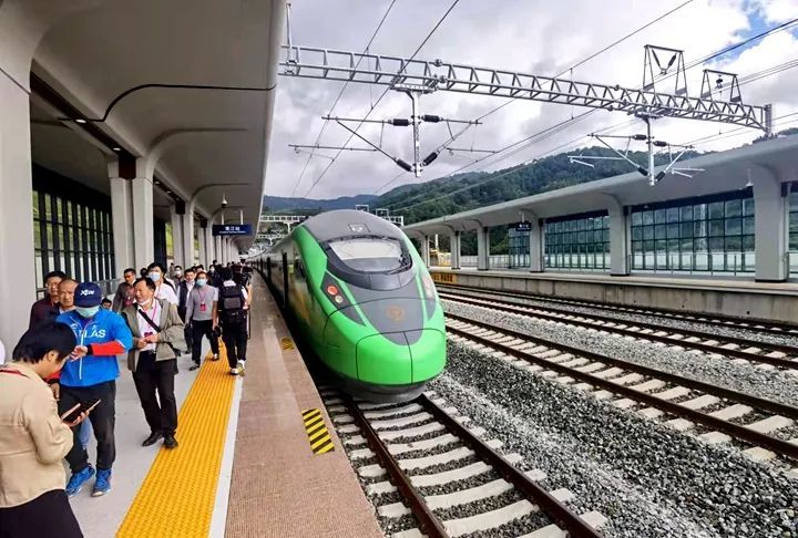 聚焦中老铁路普洱站墨江站沉浸式体验来啦55分钟飞完全程