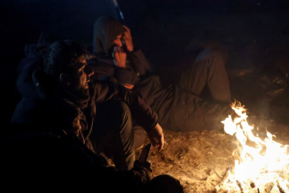 (外代一线)烤火取暖