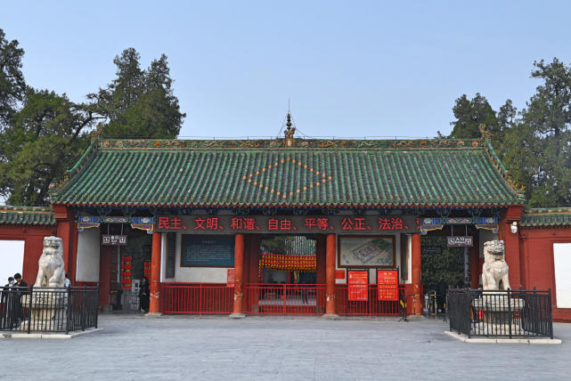 中国唯一冢庙林三合一的古建筑,可看到光绪慈禧的手笔,就藏在洛阳