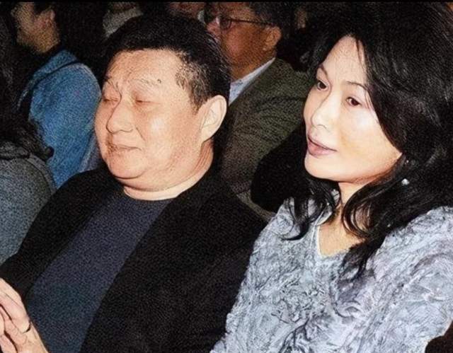 孙道存一生风流成性,爱慕过许多美女,与何念慈,颜宁都有多个儿女,还与