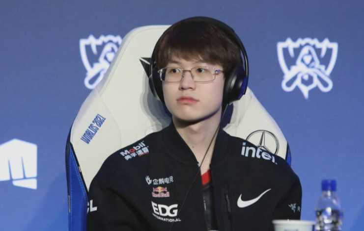 白星姐姐出面辟谣rng不卖meiko和爱德朱聊天吃转会瓜