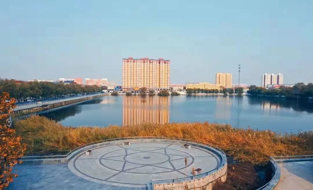 温泉湖公园是我县第一座城市公园,始建于上世纪末,风景秀美,曾是雄县