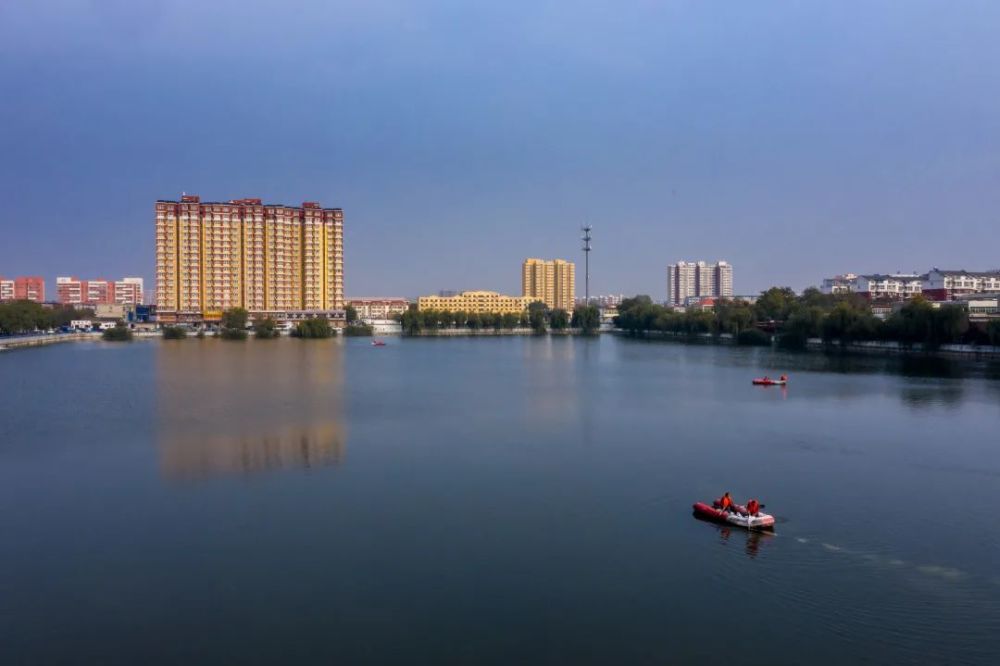 雄县融媒体中心 董秋鹏 摄温泉湖公园是我县第一座城市公园,始建于上
