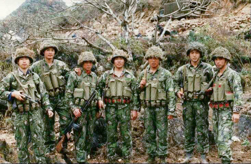 中国81式大五叶迷彩衣颜值高伪装强曾是侦察兵的无形荣耀