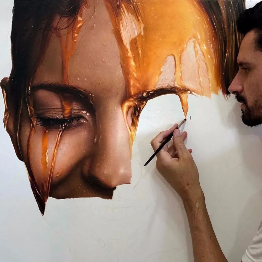 超写实画家挑战自我拿蜂蜜涂美女一脸绘画过程全曝光