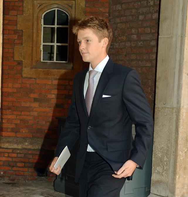 报》11月16日报道,近日,英国最年轻的亿万富翁30岁休·格罗夫纳(hugh