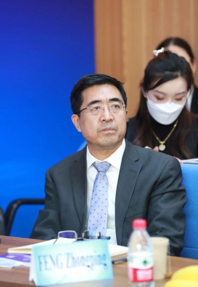 中国社会科学院欧洲研究所所长冯仲平在邹治波副所长的主持下,各位