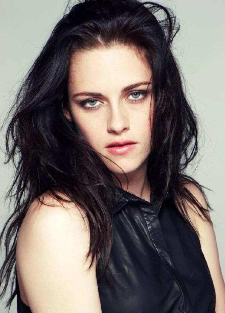 暮光之城 31岁女主斯图尔特 把演电影比作上大学 天真又可爱 腾讯新闻