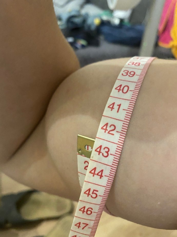 37岁一壮汉因撸铁成瘾  臂围已经达到42cm，网友：这看起来像一头北极熊！