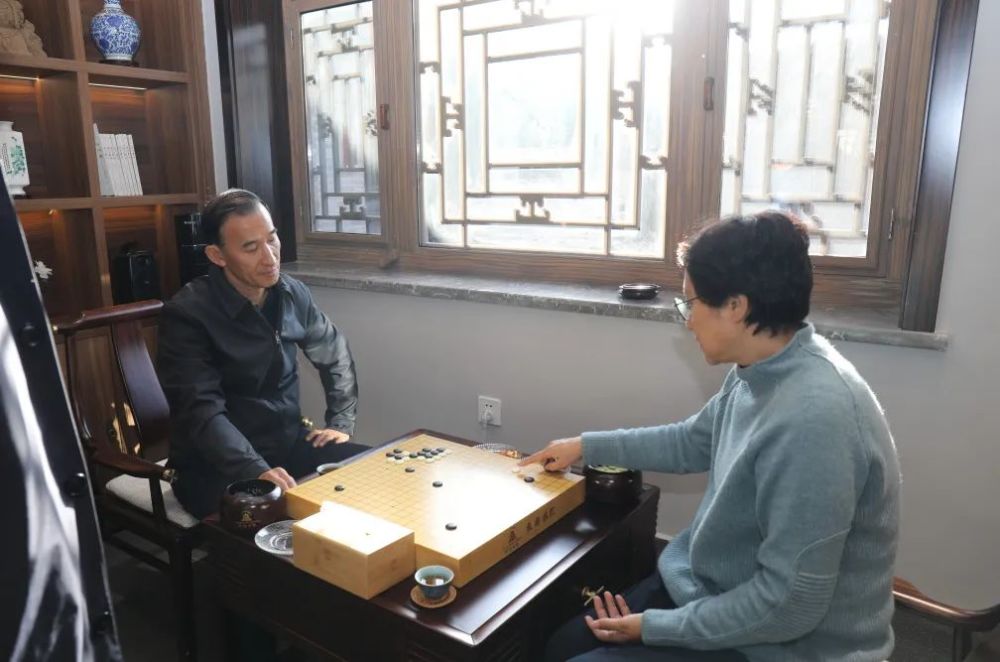 央视围棋名嘴王元莅临张壁棋院赞叹正能量