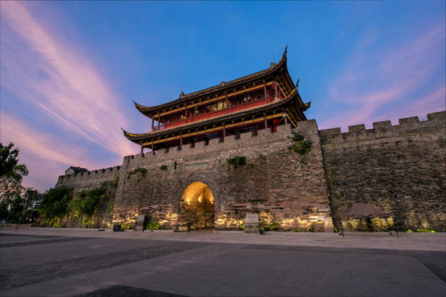 衢州水城门古城墙遗址白居易一提"江南好",世人都会不由自主替他想到