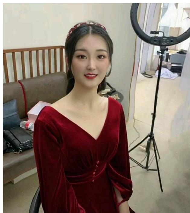 网友立大功陈亚男开直播遭官方制裁写忏悔书暴露真实野心