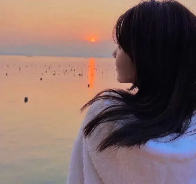 超好看女生背影头像丨心安即是归处