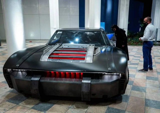 新蝙蝠侠蝙蝠战车外观细节曝光这废土风也太帅了吧