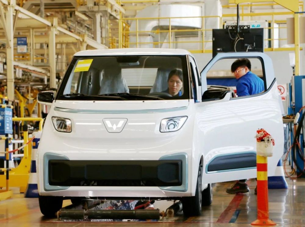 宝骏基地质量区域二期检测线,是容纳多款车型同时检测的最强区域,其