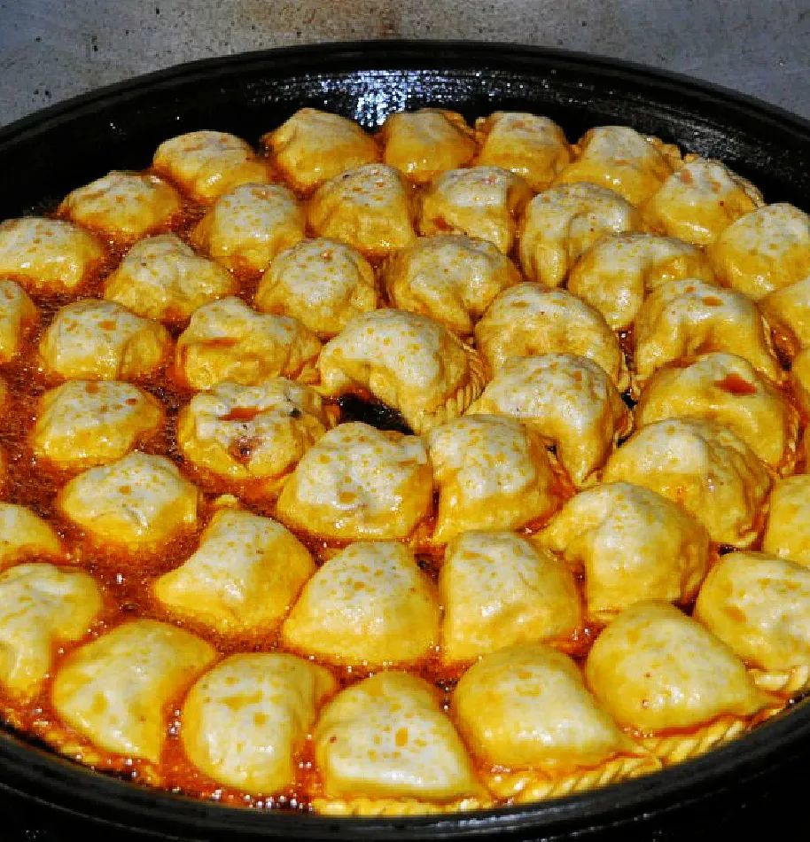 【威宁小吃——小粑粑】而当真正的"威宁三宝"在餐桌上碰撞,则诞生了