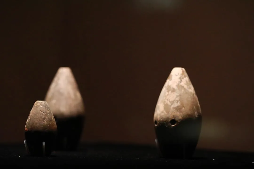 埙是中国最古老的乐器,距今7000年前的半坡遗址上,就发现了它.