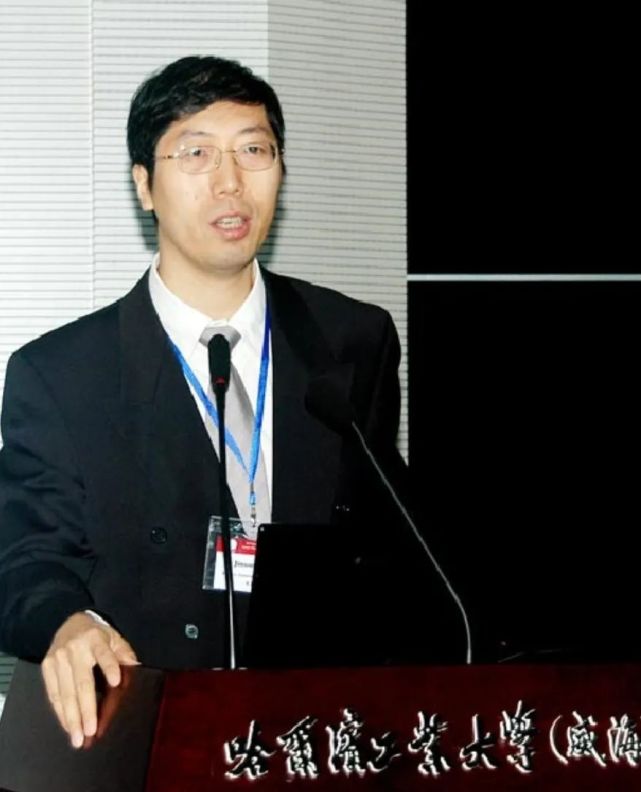 哈尔滨工业大学刘宏教授,梅洪元教授,大庆油田有限责任公司首席技术