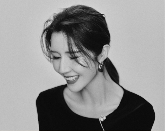 方安娜否认恋爱声称跟李易峰约好了今后两人的小孩要在一起玩