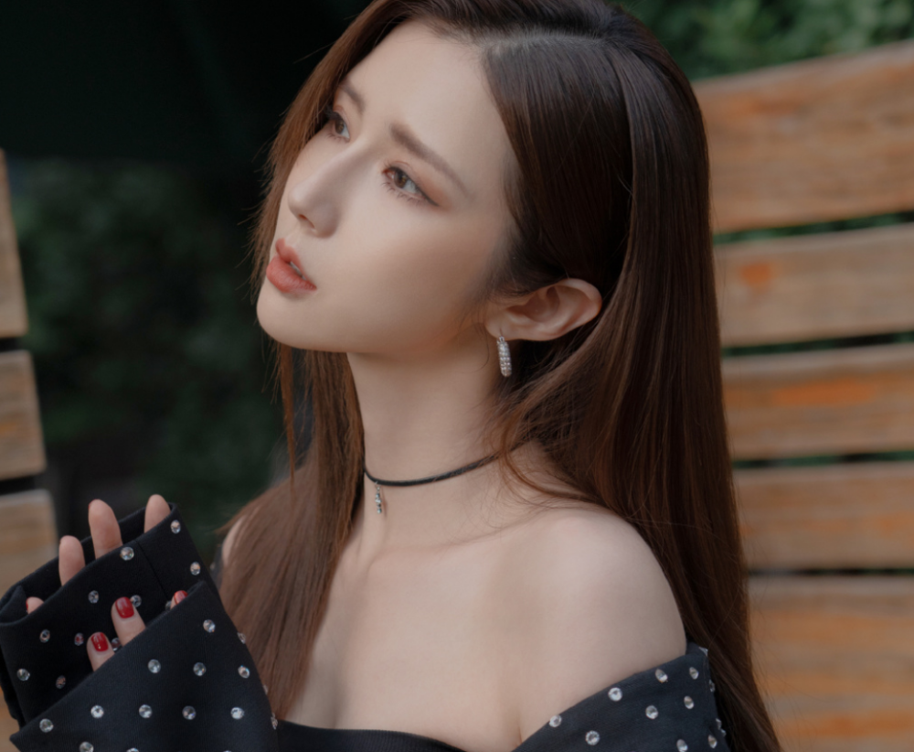 方安娜否认恋爱声称跟李易峰约好了今后两人的小孩要在一起玩