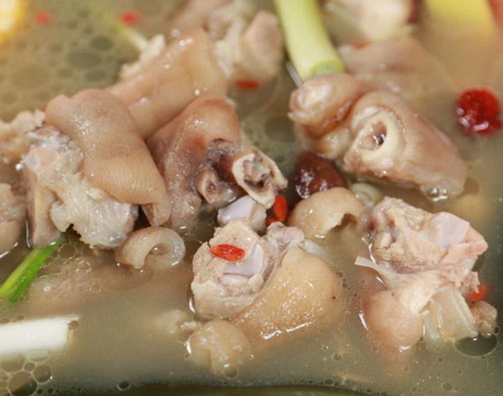 炖猪蹄时谨记3不放的窍门猪蹄软烂香嫩汤汁香浓无杂味