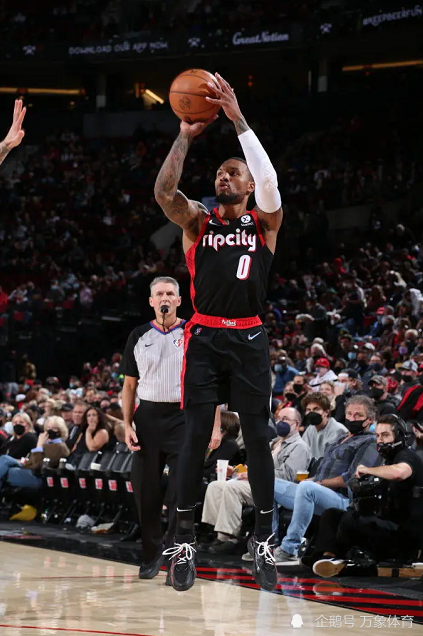 20分大逆转利拉德也回来了末节11分再次戴表助篮网升东部第2