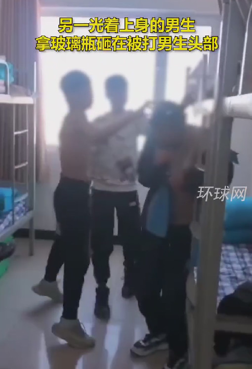 河北一职校再现校园暴力,多名男生持棍棒殴打男生,网友:太暴力