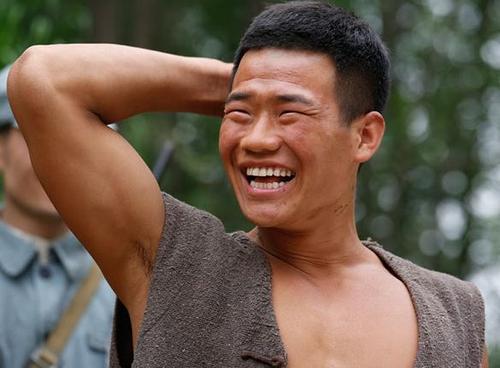 扬言翻拍英雄本色借老婆炫富拉踩张一山谢孟伟凭什么