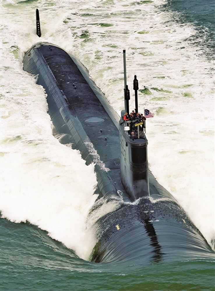 "海阔凭鱼跃",只是潜艇水下航行的美好想象_腾讯新闻