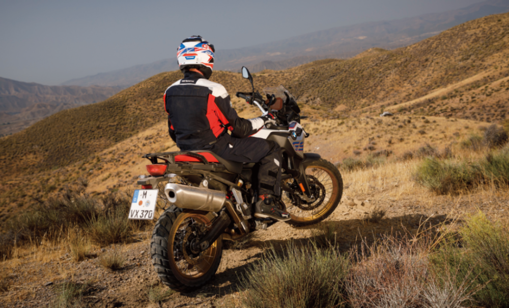 它就是诗和远方点评宝马f850gsadv摩托控