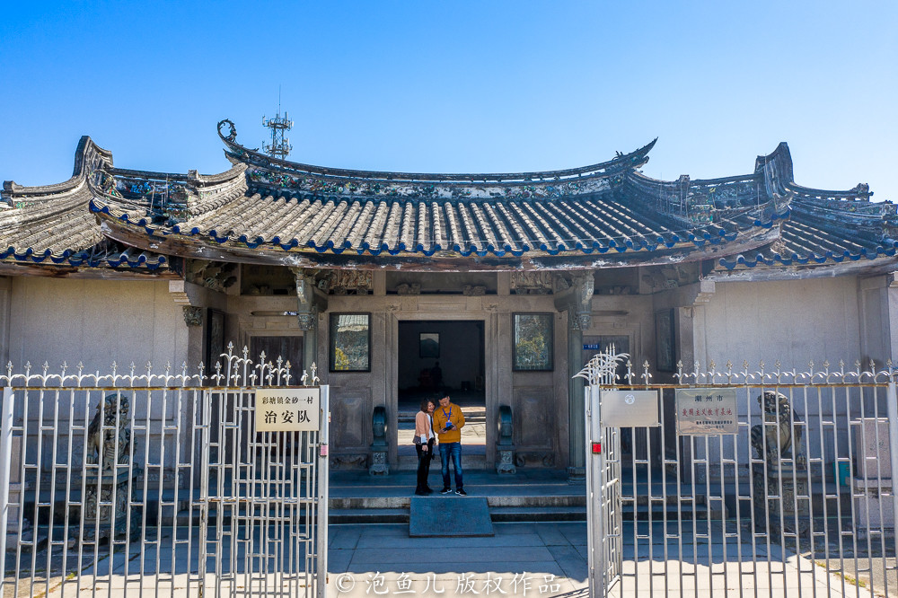 驷马拖车"建筑样式,坐西向东,正中座为从熙公祠,在祠堂南北配有龙虎门