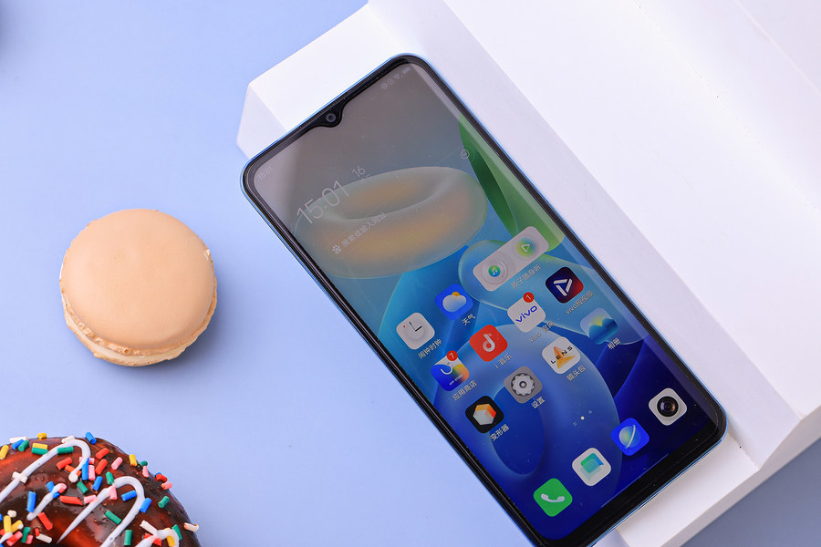 闪充加持无忧续航轻薄时尚手机vivoy76s评测