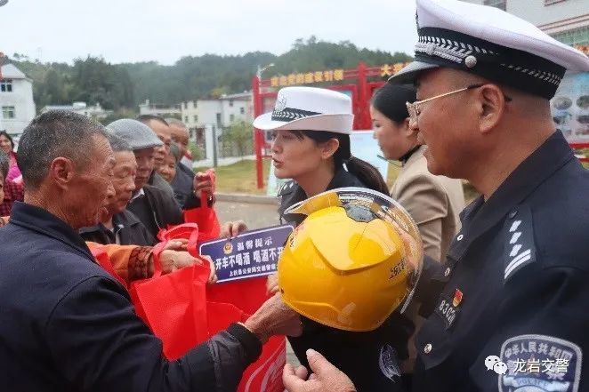 上杭縣公安局交警大隊走進才溪鎮下王村,與才溪鎮道安辦,才溪派出所