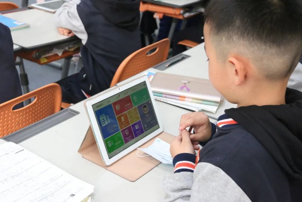 聚焦生命化课堂,创新交互式学习,实现个性化定制——英迪小学智慧课堂