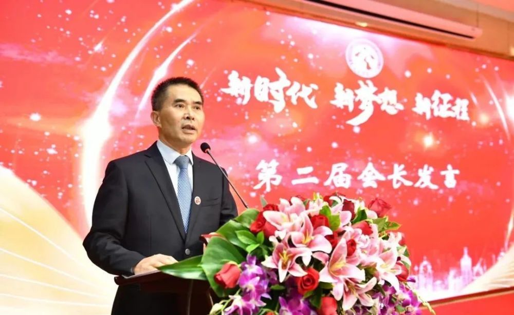 要从企业董事长,深圳定南商会会长郑学定的经历说起.