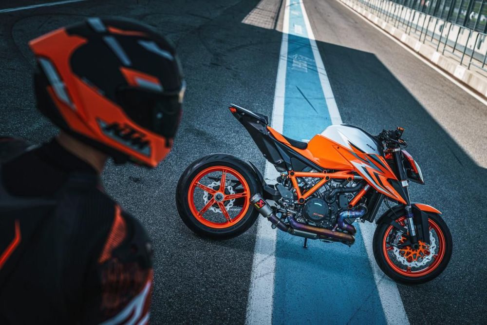 電子懸掛上身!ktm 1290超級公爵海外發布_騰訊新聞