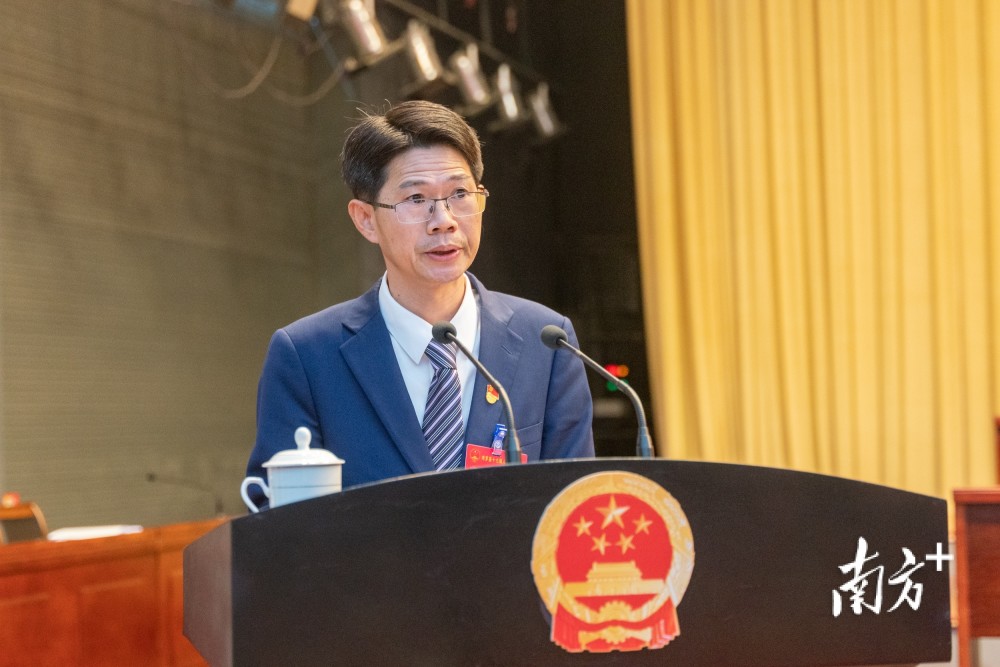 视频博罗县县长邱志彪没有等出来的辉煌只有干出来的华章