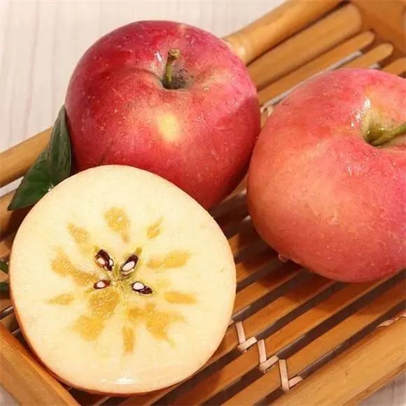 阿克苏冰糖心苹果低至￥6.4/斤,火上热搜的新疆奶￥3.5/盒!文末￥9.