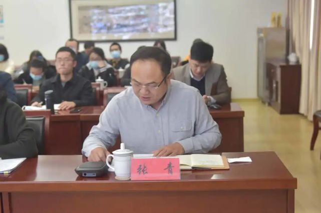 会上,区教育保障服务中心主持工作的副主任何永军对《关于加强建设