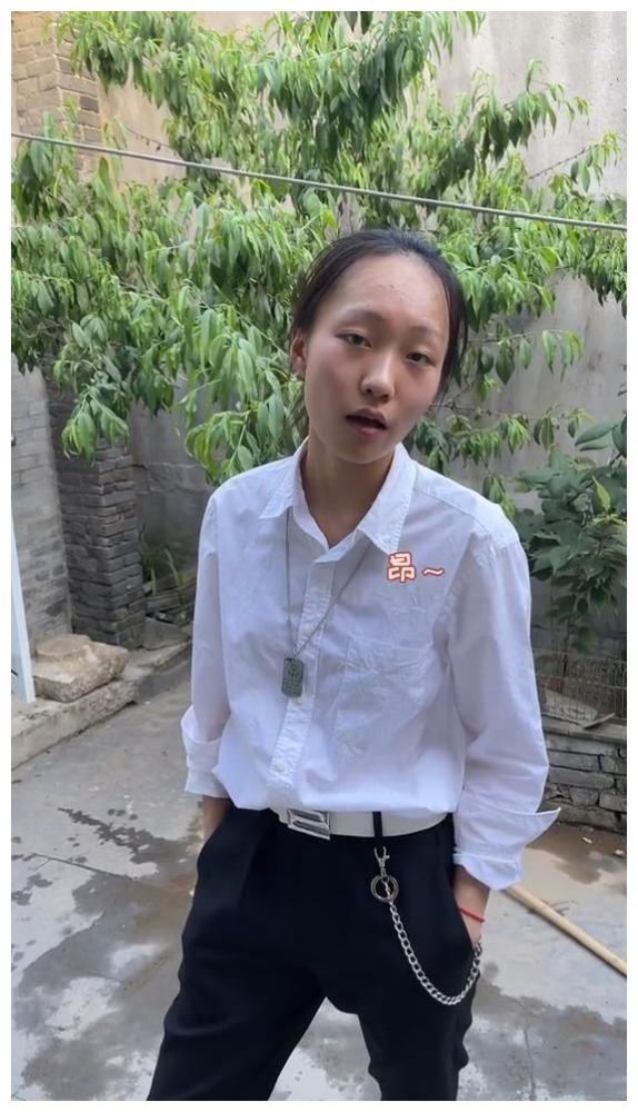 邵雨轩团队仅两人坐拥4000万粉丝却从不带货网友人间清醒