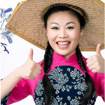 41岁草帽姐现状,从低调农妇到高调贵妇,她才是最现实的那一个_腾讯