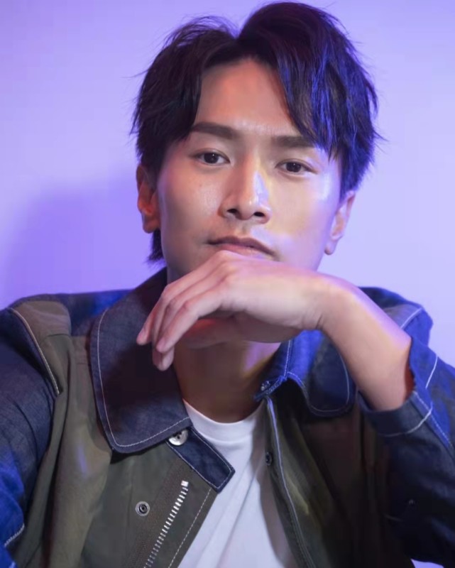 压力大陈柏宇阔别四年再登红馆歌曲结望抚慰太太流产之痛