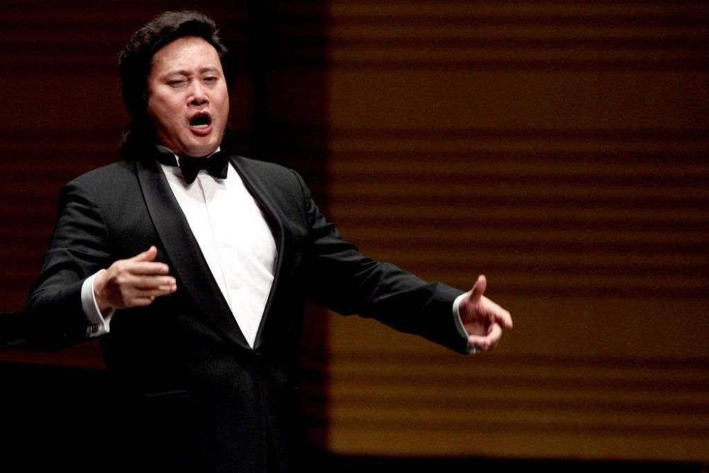 世界第四男高音戴玉强:30岁娶初恋,结婚28