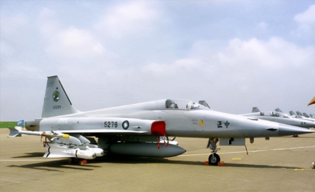 向祖国投诚台湾f5e虎式战斗机最高光时刻