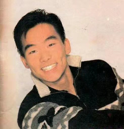 郑浩南与成功失之交臂,脚踏两条船全数尽失,为谋生拍30部三级片_腾讯