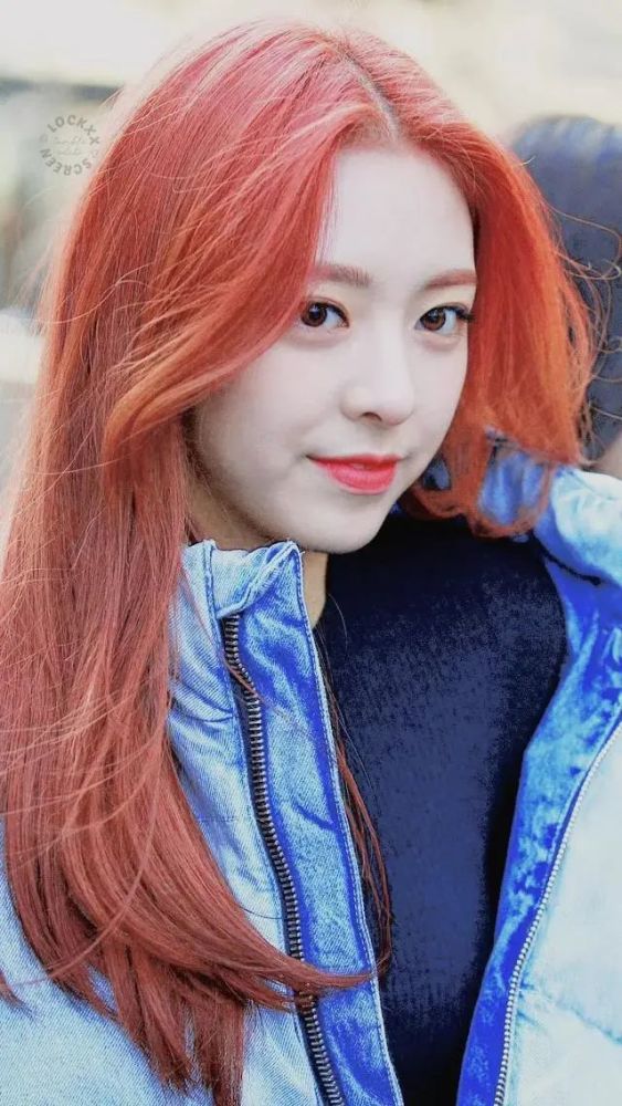 艺名有娜(yuna),2003年12月9日出生于韩国京畿道水原市,韩国女歌手